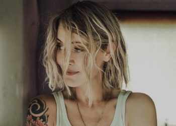 Anouk kondigt nieuw album ‘Set This Thing On Fire’ aan en viert release met concert in Ziggo Dome