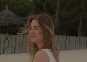 Roxy Dekker onthult debuutalbum ‘Mama I Made It’: fans tellen af naar 7 maart