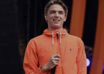 Antoon haalt Roxy Dekker in met ‘Beetje Van Mij’ op Singles Top 100