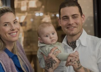 Douwe Bob steelt alle harten tijdens optreden Holland Zingt Hazes