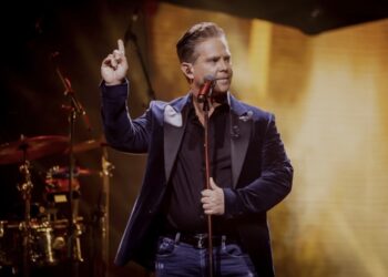 Danny de Munk onheus bejegend door onbekende vrouw