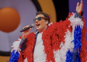 Alles lijkt mooi op 65e verjaardag, maar Joling onthult meer