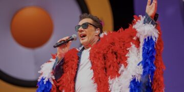 Alles lijkt mooi op 65e verjaardag, maar Joling onthult meer