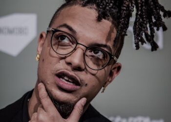 Ronnie Flex blikt terug en doet opvallende onthulling