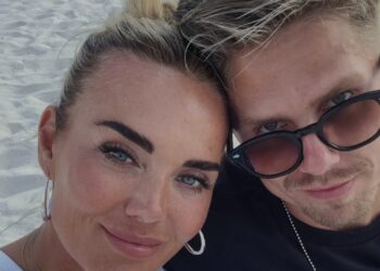 Kleine Dré steelt de show: André en Monique in de wolken