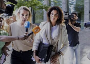 Moeder Hazes opgemerkt, maar houdt lippen stijf