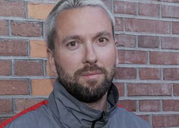 Felle kritiek dwingt Henny Huisman tot opvallende stap