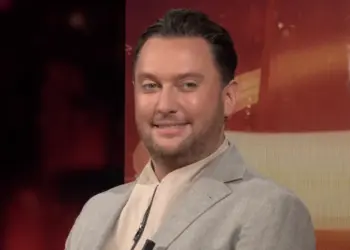 Tino Martin in bescherming genomen door Shownieuws