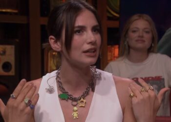 Maan verrast iedereen met compleet gestoorde bijbaan