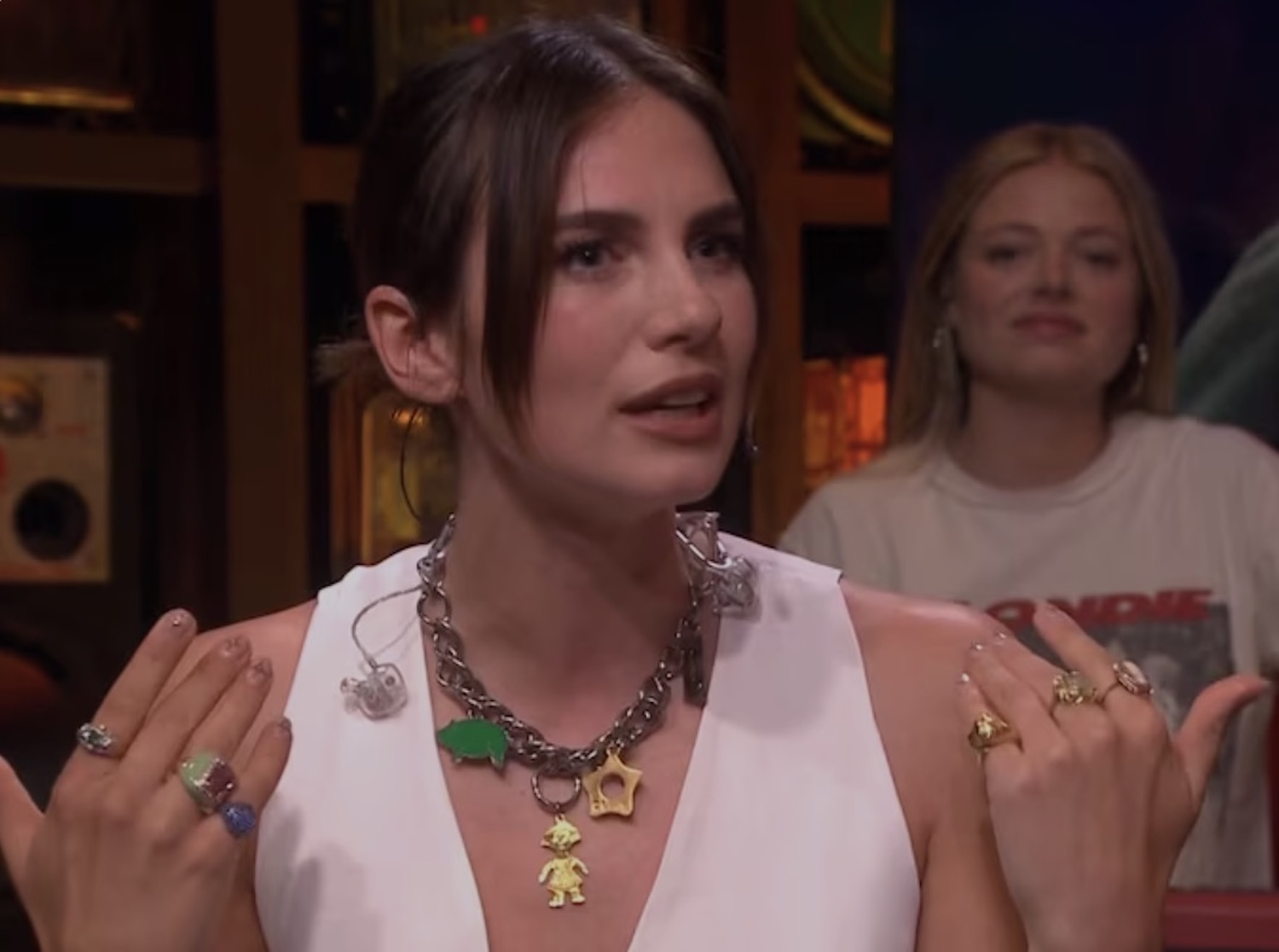 Maan Verrast Iedereen Met Compleet Gestoorde Bijbaan