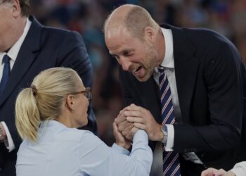 Sarina met favoriete artiest maakt huldiging legendarisch