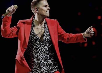 Fans in rep en roer door nieuwste bericht van André Hazes