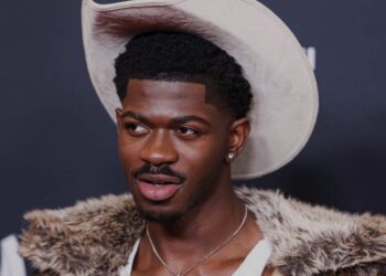 Deze artiest zit nog zeker het hele weekend vast