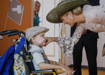 Onbetaalbare jurk van Maan Ontworpen door kinderen Maxima