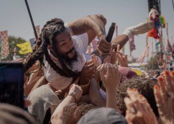 Omstreden Bobby Vylan reageert bizar op Glastonbury-incident