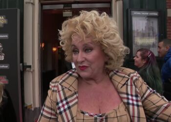 Karin Bloemen ergert zich mateloos:’Egotrippers & narcisten’