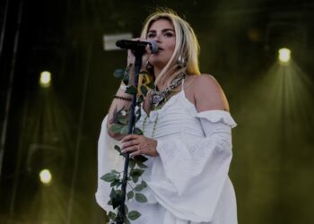 Roxeanne Hazes krijgt negatieve reacties en bedreigingen