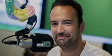 Gerard Ekdom breekt live op radio: ‘Niet normaal dit!’