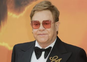 Zorgwekkend nieuws rond Elton John: “Zwaarste jaren ooit”