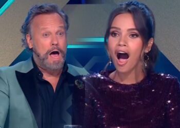 Publiek en jury in totale shock door onverwachte onthulling bij The Masked Singer
