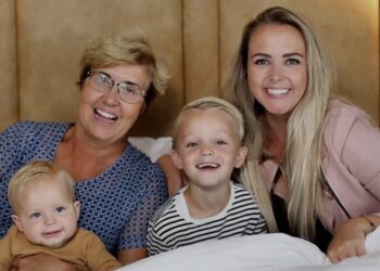 Monique Smit deelt hartverscheurend bericht: “Zo jong nog…”