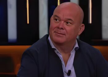 Paul de Leeuw maakt Yolanthe met de grond gelijk