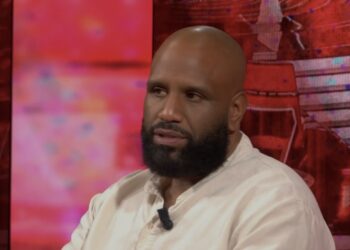 Willie Wartaal doet uitspraken over The Voice en collega’s