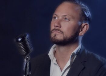 Bizar ongeluk voor Nederlandse zanger : ‘Engeltje op mijn schouder’