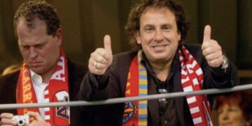 Kippenvel bij eerbetoon voor Marco Borsato in het stadion van AZ