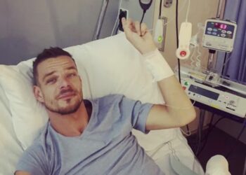 Bizar auto-ongeluk voor bekende radio-dj en zijn hond