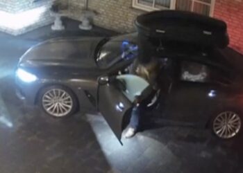 Volkszanger volledig in shock na beangstigend voorval met zijn kinderen