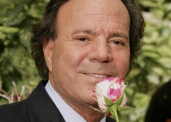Bizar nieuws over misbruik Julio Iglesias