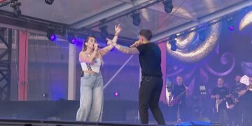 Roxeanne Hazes zorgt voor kippenvel met emotioneel eerbetoonconcert