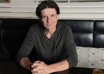 Koen Wauters slaat over de kop bij heftig auto ongeluk