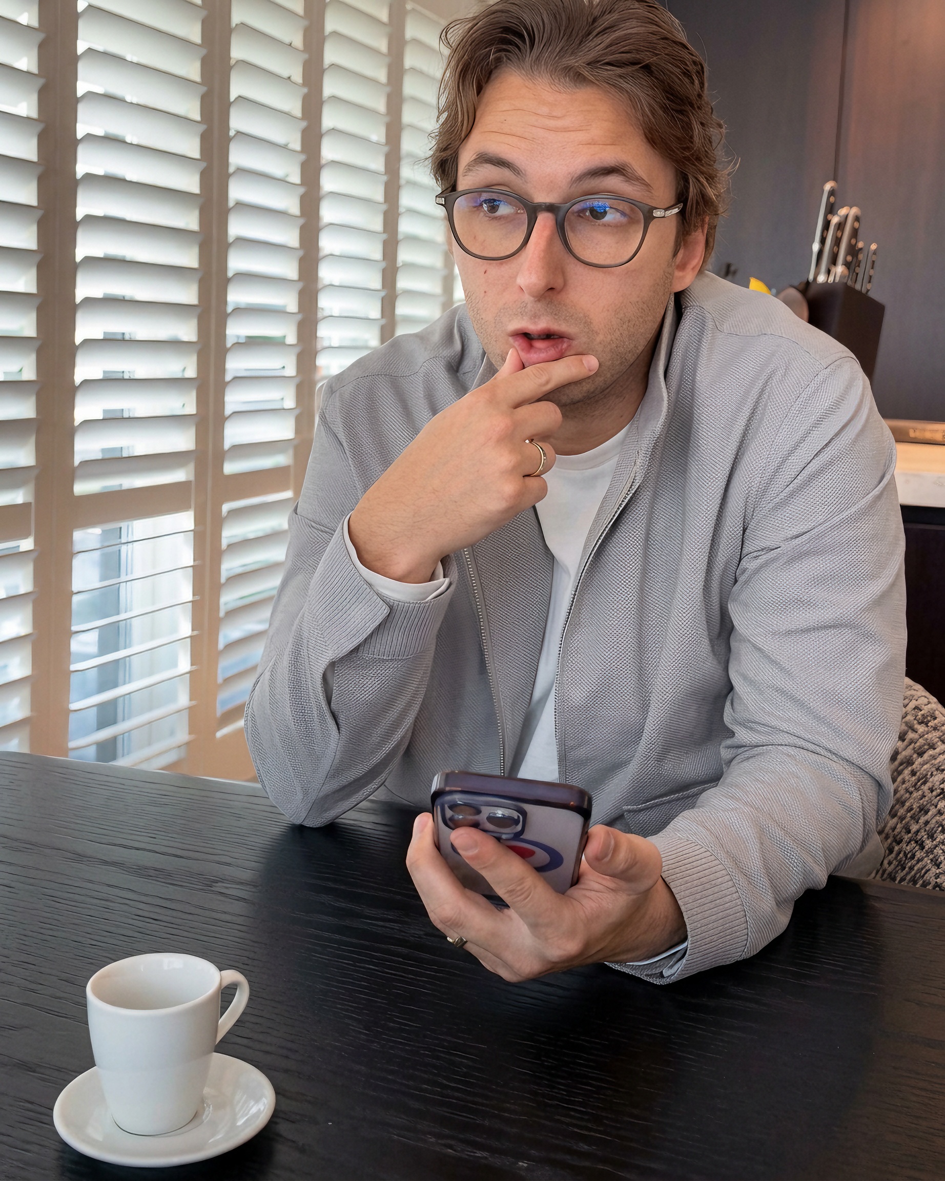 Christiaan Bauer haalt hilarische stunt uit met zijn ouders