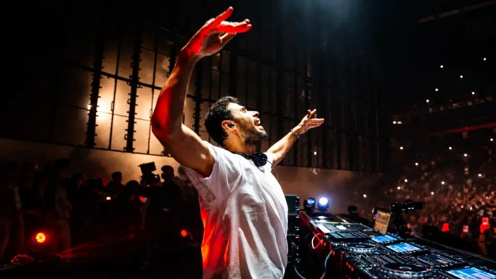 Afrojack deelt opmerkelijke backstagebeelden met koningin Máxima