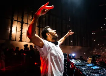 Afrojack deelt opmerkelijke backstagebeelden met koningin Máxima
