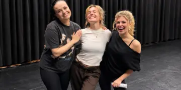 K3 Josje Huisman zorgt plots voor grote verrassing: ‘Daar gaan we weer’