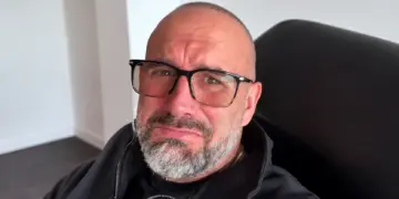 Dean Saunders breekt met aangrijpende woorden: ‘Dit beloof ik voor de rest van mijn leven’