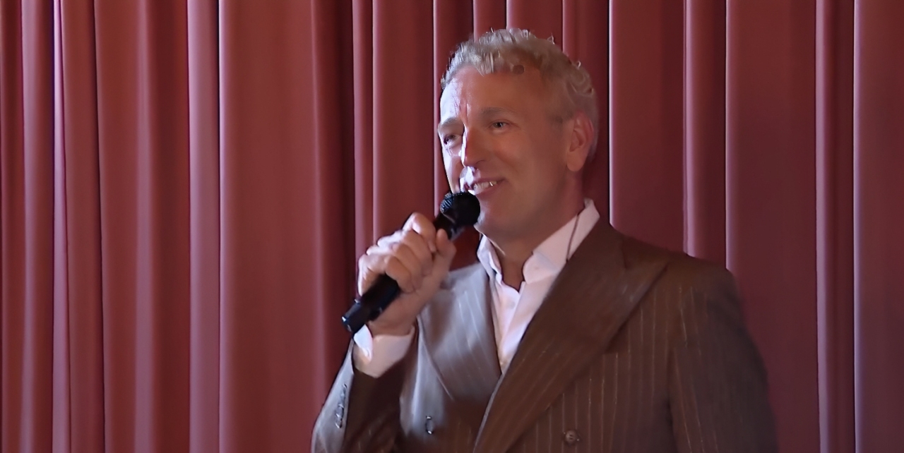 Gordon steelt de show op Men’s Health cover na indrukwekkende transformatie