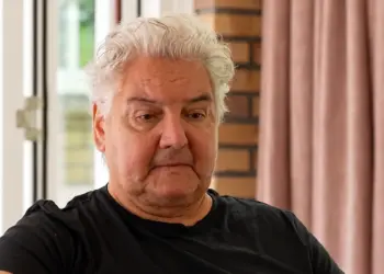 Documentaire René Froger zorgt plots voor flinke ophef: ‘Hier kijk je toch niet overheen?’